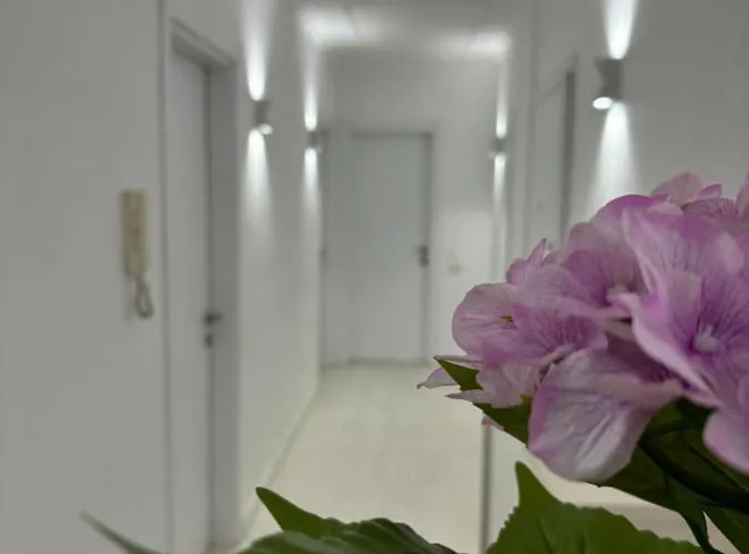 Center, Selvia White 公寓 *